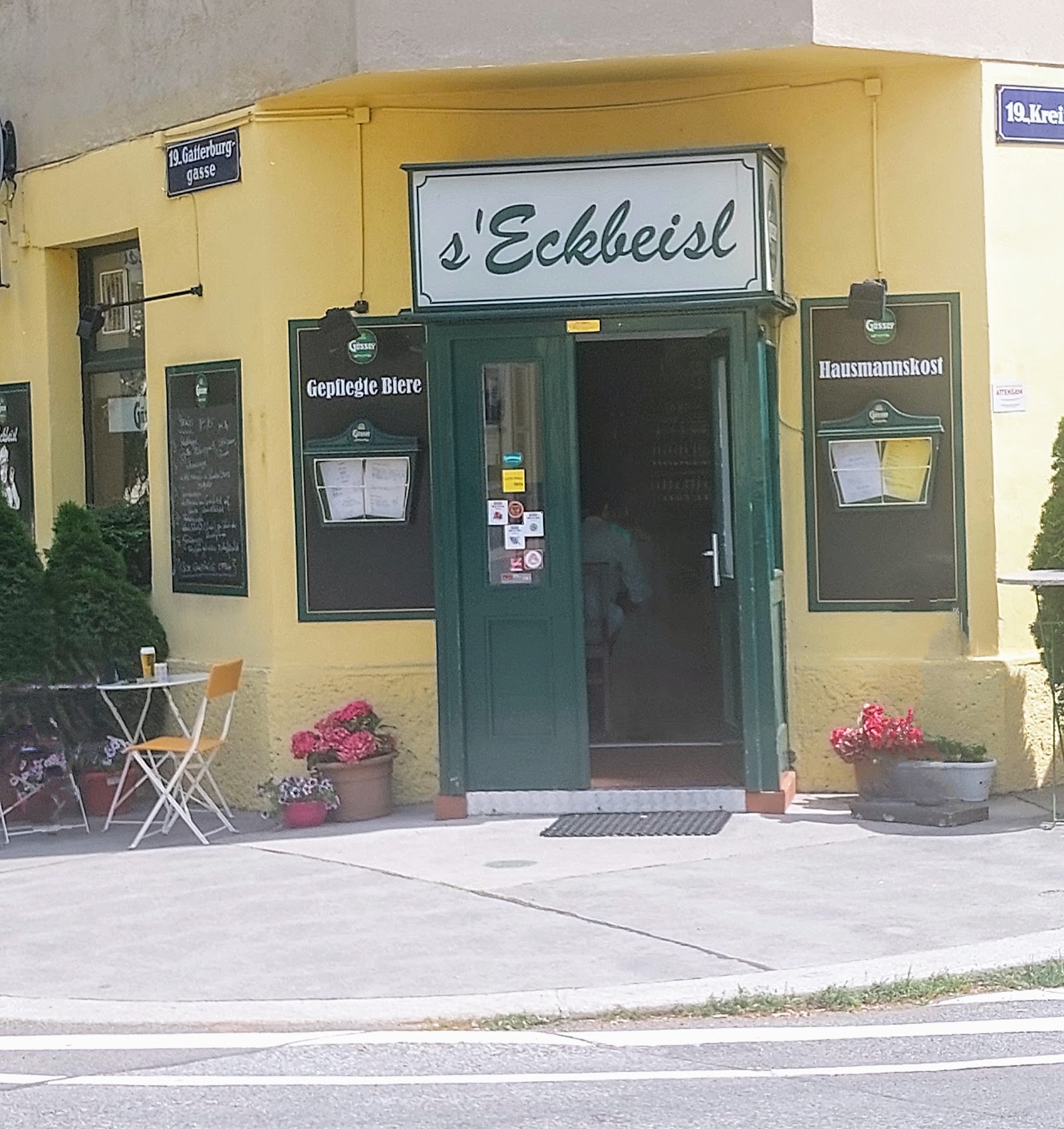 Kalbswiener Schnitzel mit Petersilerdäpfeln